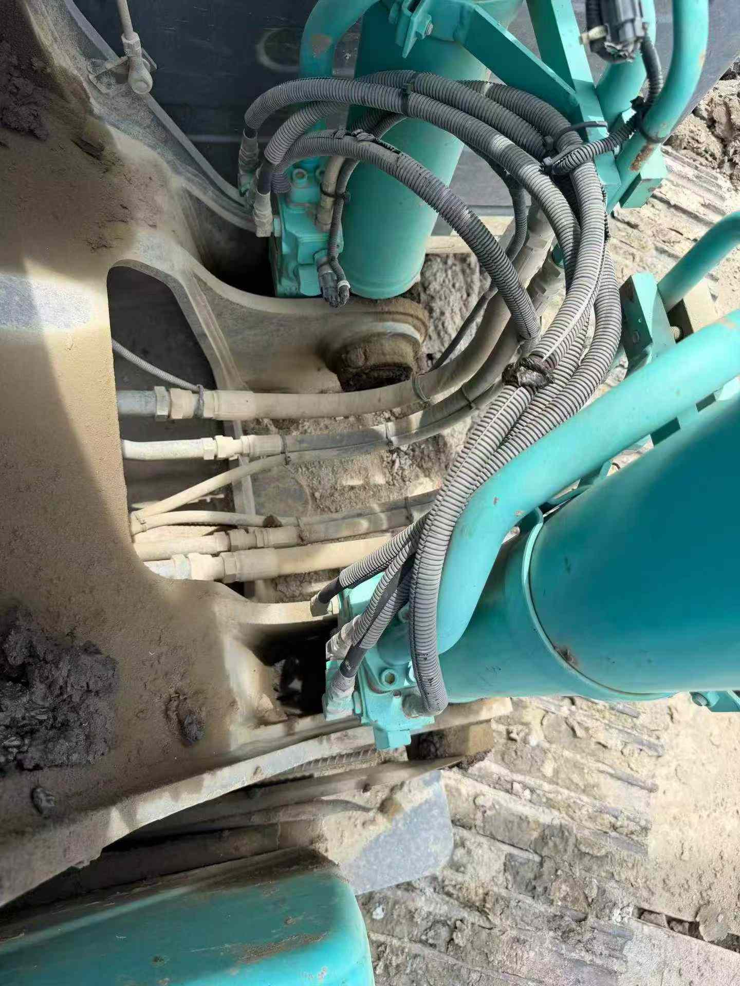 Buy Kobelco SK200-2 Used Excavator / 8 Buy Kobelco SK200-2 Used Excavator / 8