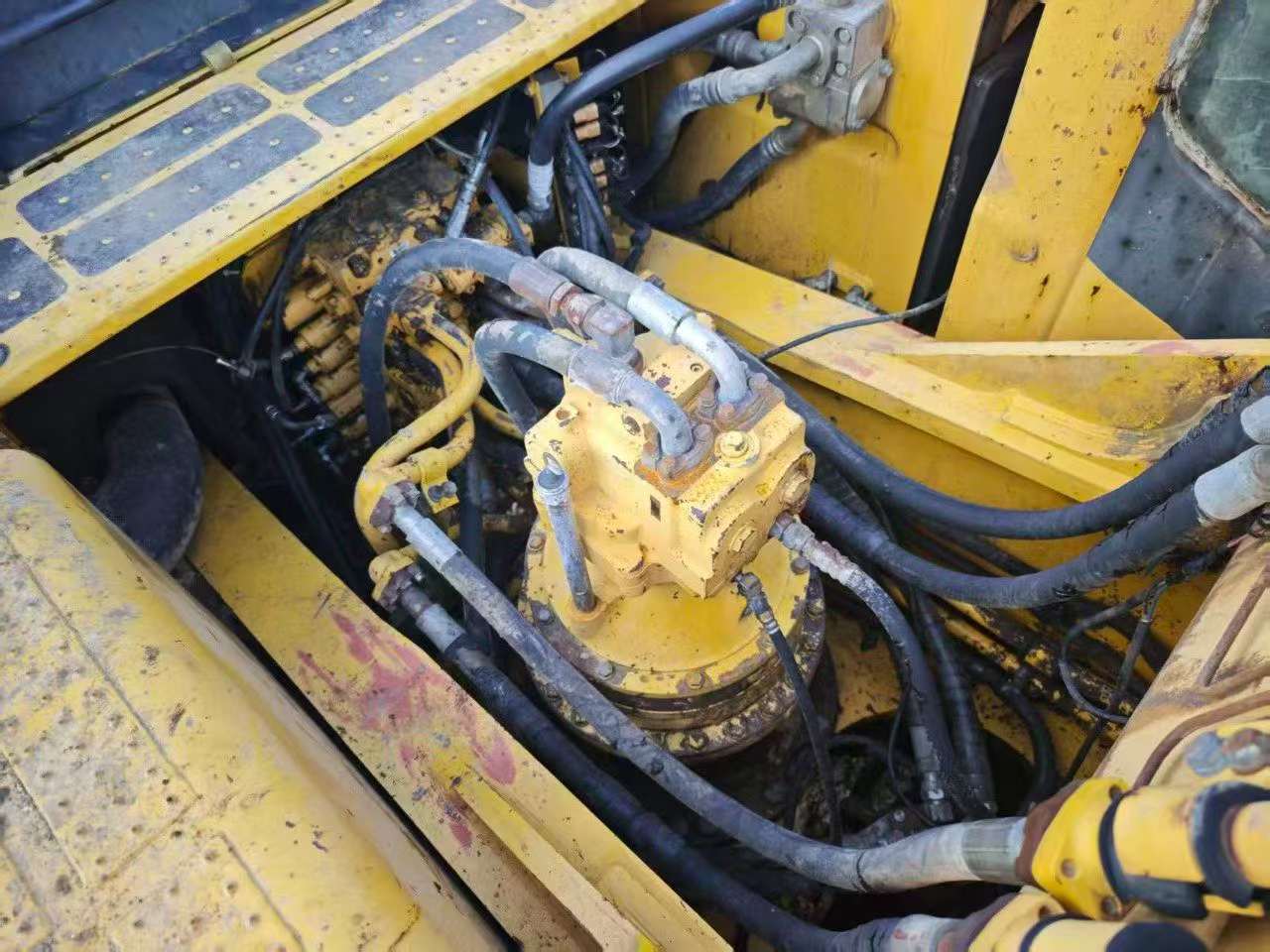 Buy Komatsu PC460LC-8 Used Excavator / 4