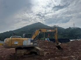 Buy XCMG XE205DA Used Excavator / 3 Buy XCMG XE205DA Used Excavator / 3