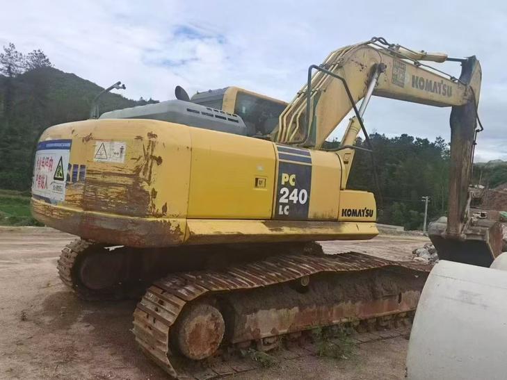 Buy Komatsu PC240-6 Used Excavator / 1