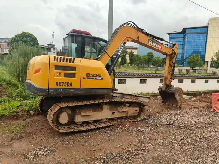 Buy XCMG XE75C Used Excavator / 1