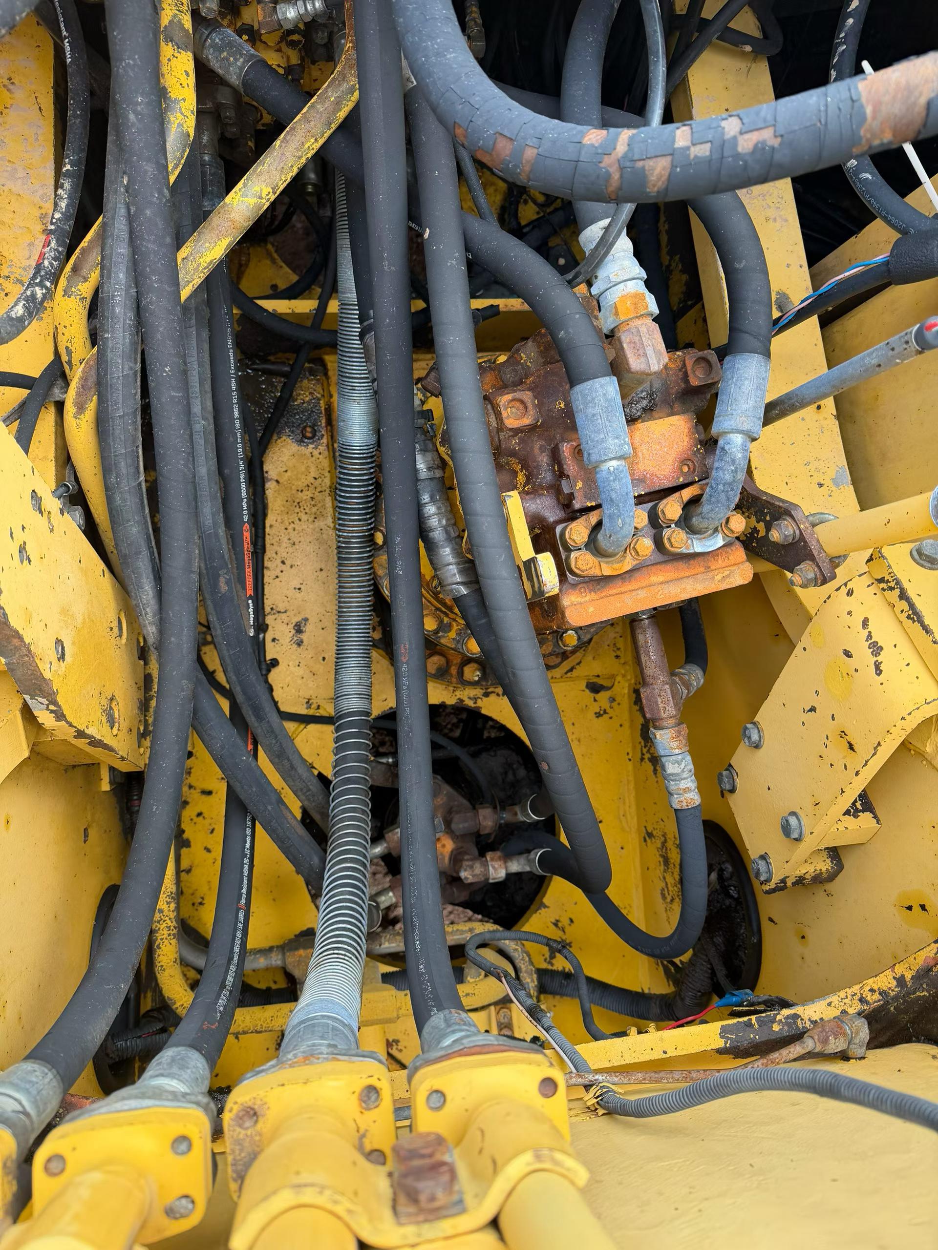 Buy Komatsu PC200-7 Used Excavator / 7