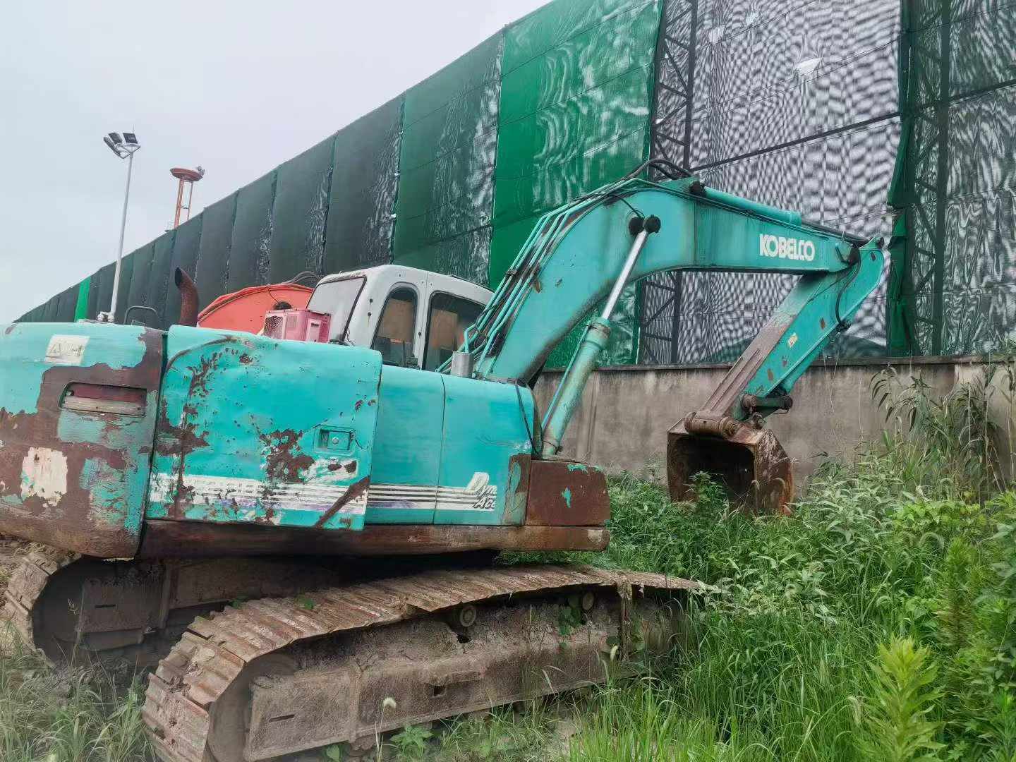 Buy Kobelco SK200-6E Used Excavator / 4