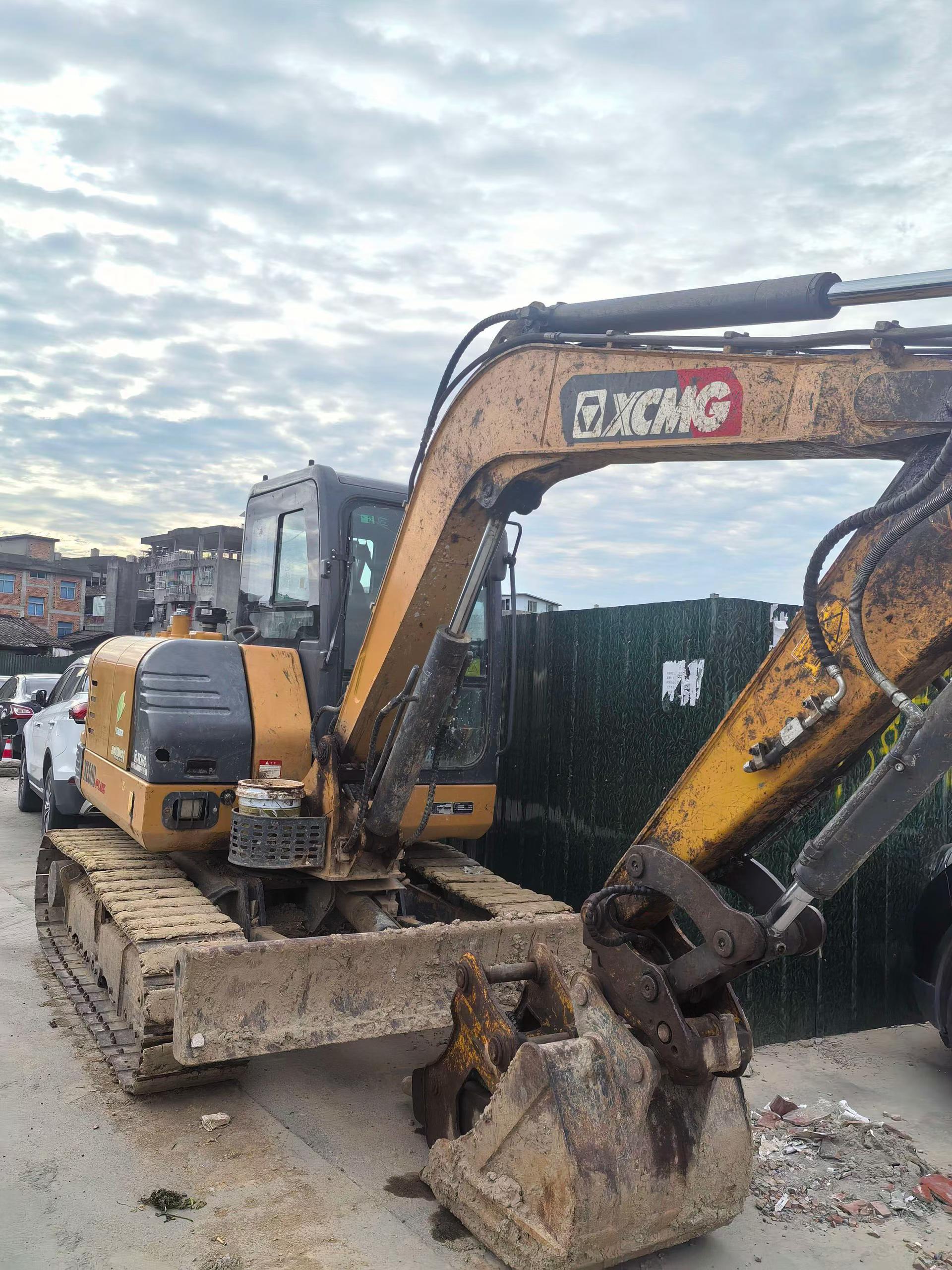 Buy XCMG XE60 Used Excavator / 1