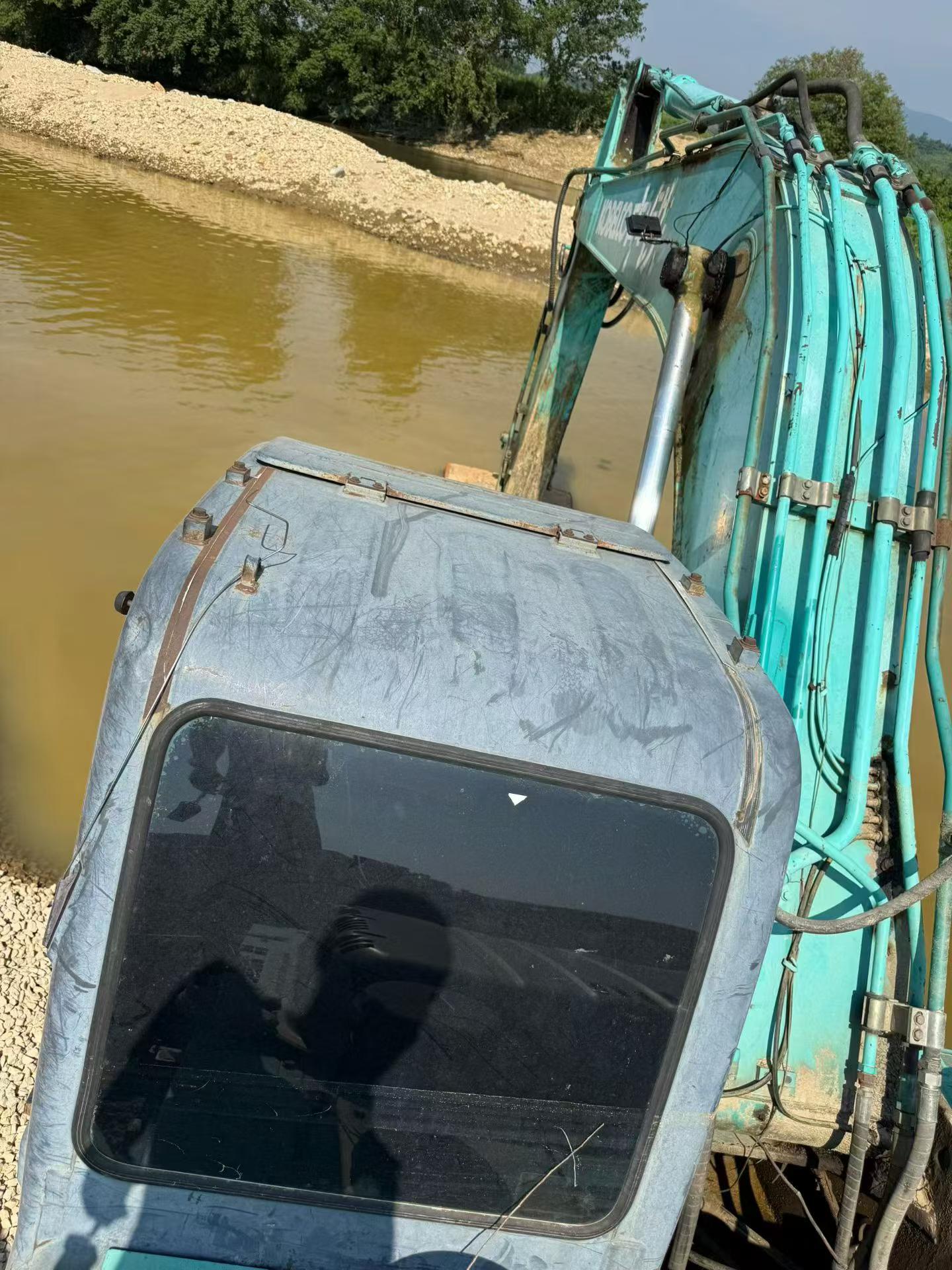Buy Kobelco SK260 Used Excavator / 1