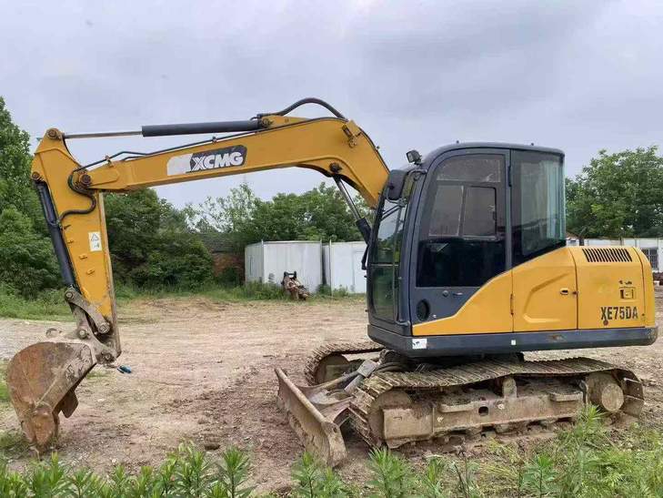 Buy XCMG XE75C Used Excavator / 1