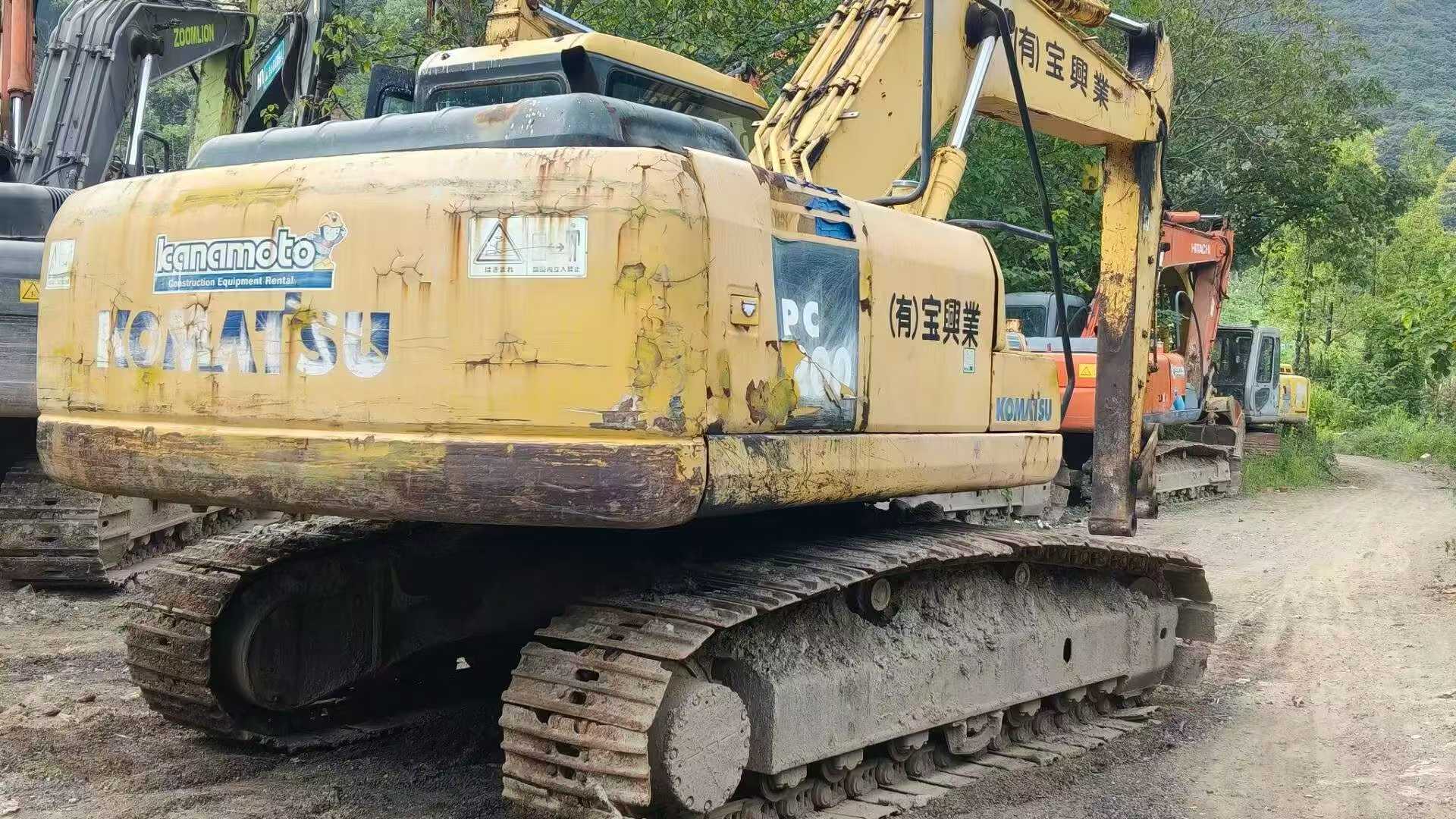 Buy Komatsu PC200-7 Used Excavator / 2 Buy Komatsu PC200-7 Used Excavator / 2