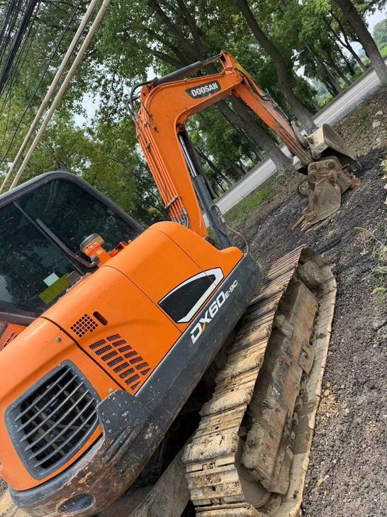 Buy Doosan DH60 Used Excavator / 1