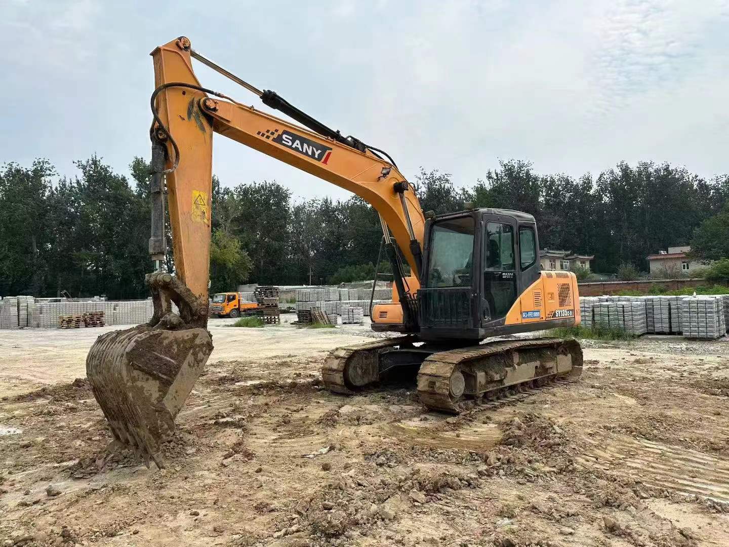 Buy Sany SY135 Used Excavator / 1