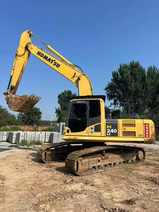 Buy Komatsu PC240-6 Used Excavator / 1