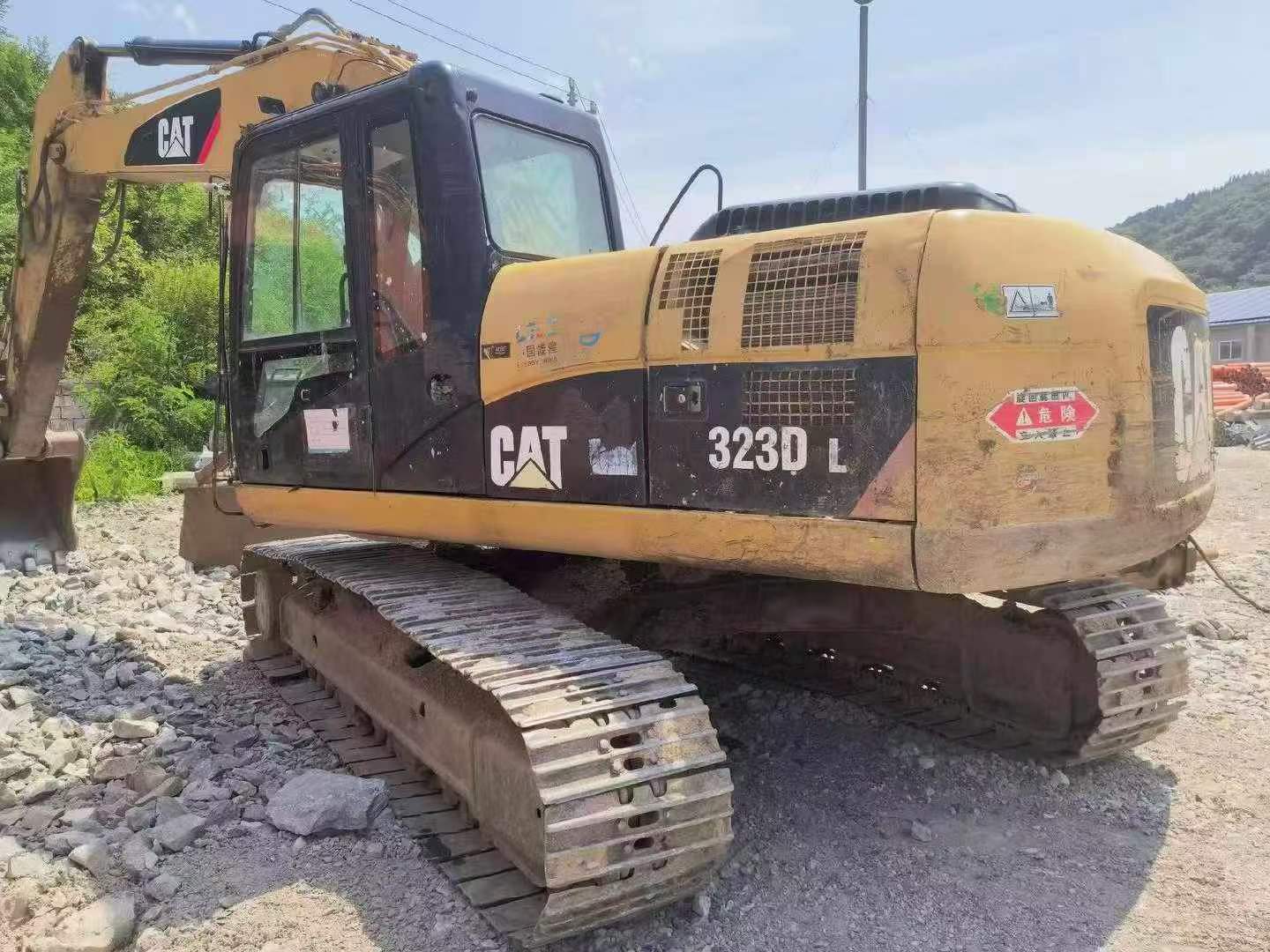 Buy Caterpillar 323DL Used Excavator / 1