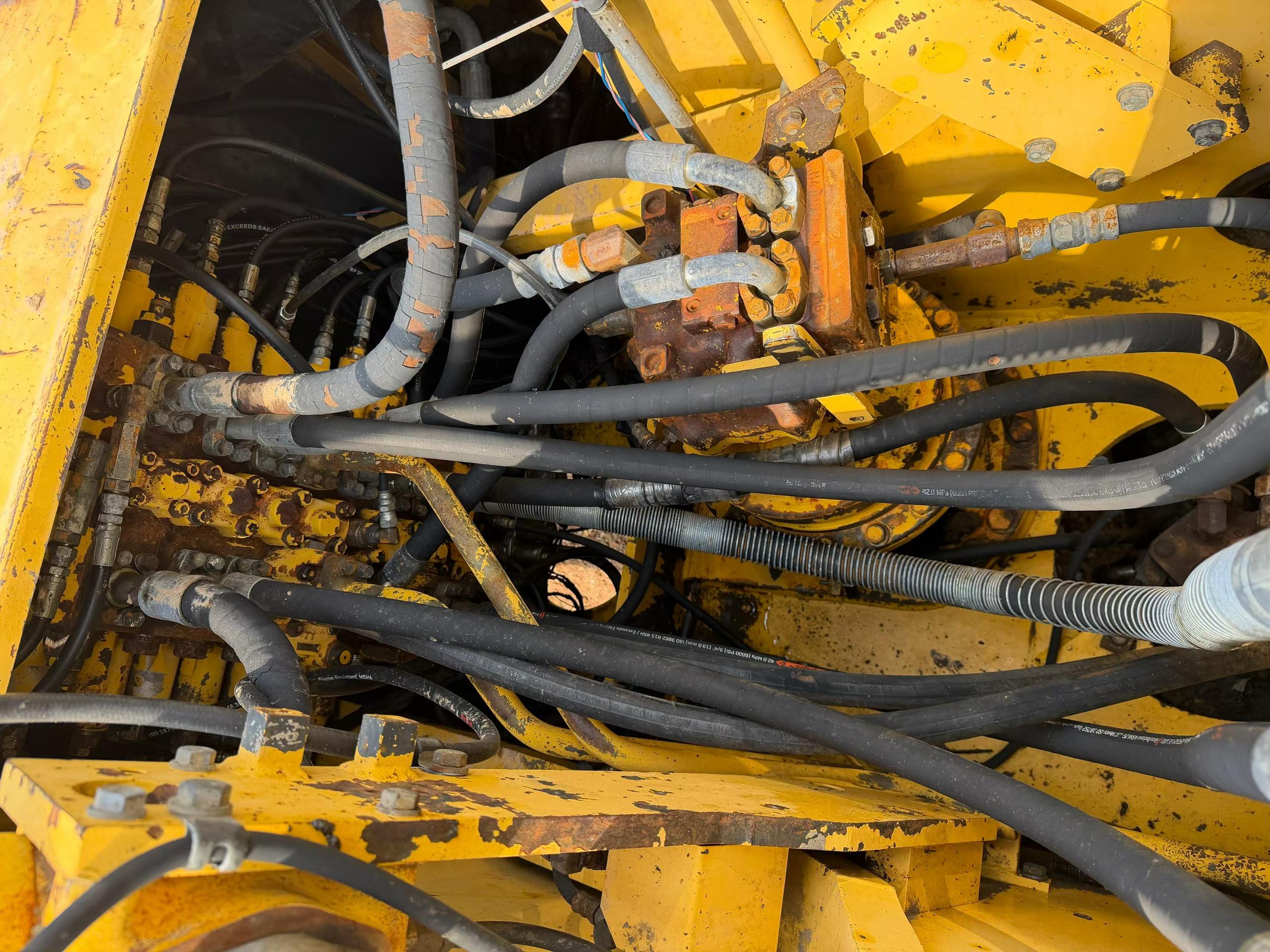 Buy Komatsu PC200-7 Used Excavator / 6