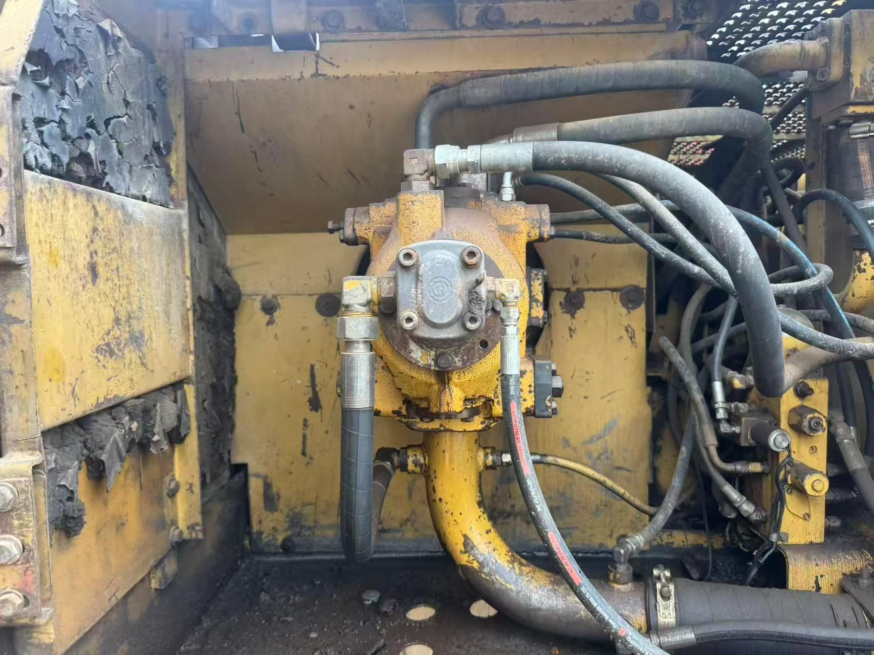 Buy Caterpillar 320V2 Used Excavator / 2
