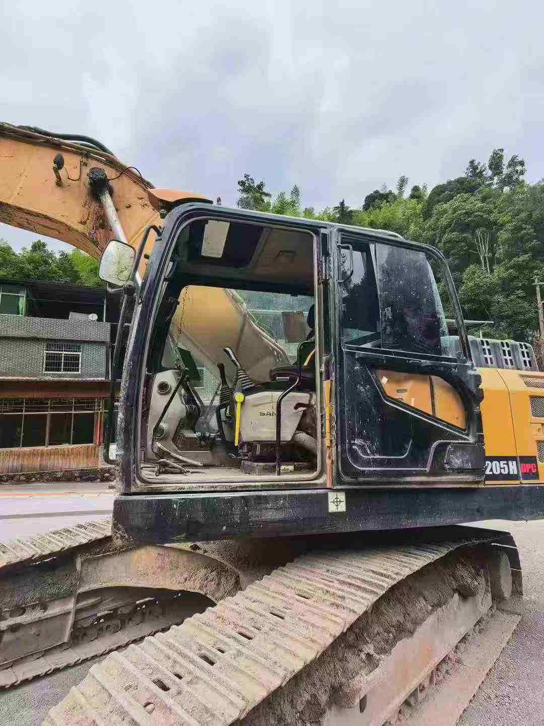 Buy Sany SY205H Used Excavator / 3 Buy Sany SY205H Used Excavator / 3