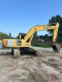 Buy Komatsu PC240-6 Used Excavator / 4 Buy Komatsu PC240-6 Used Excavator / 4