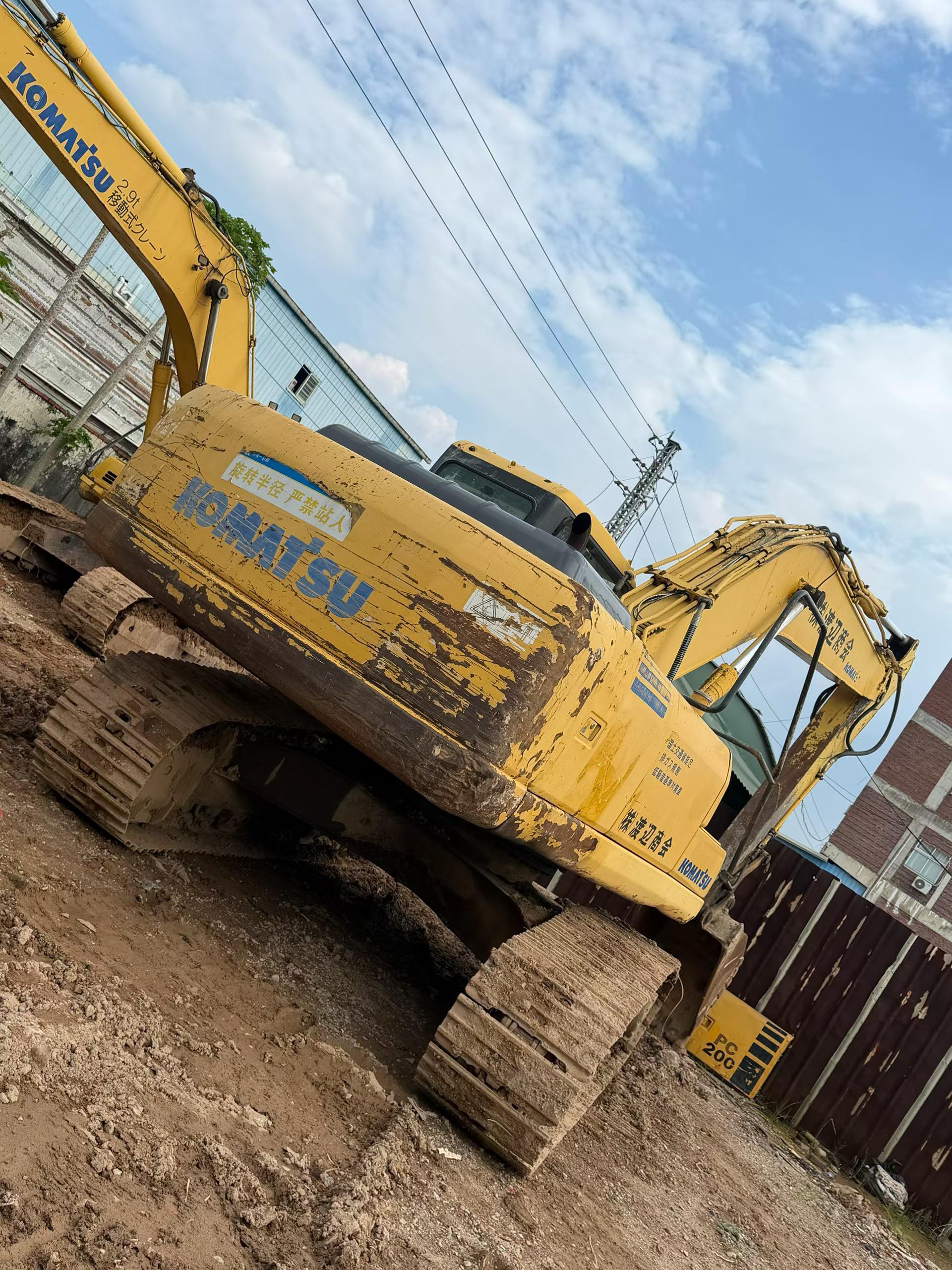 Buy Komatsu PC200-7 Used Excavator / 2