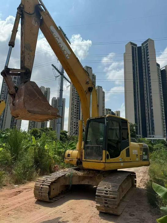 Buy Komatsu PC200 Used Excavator / 1