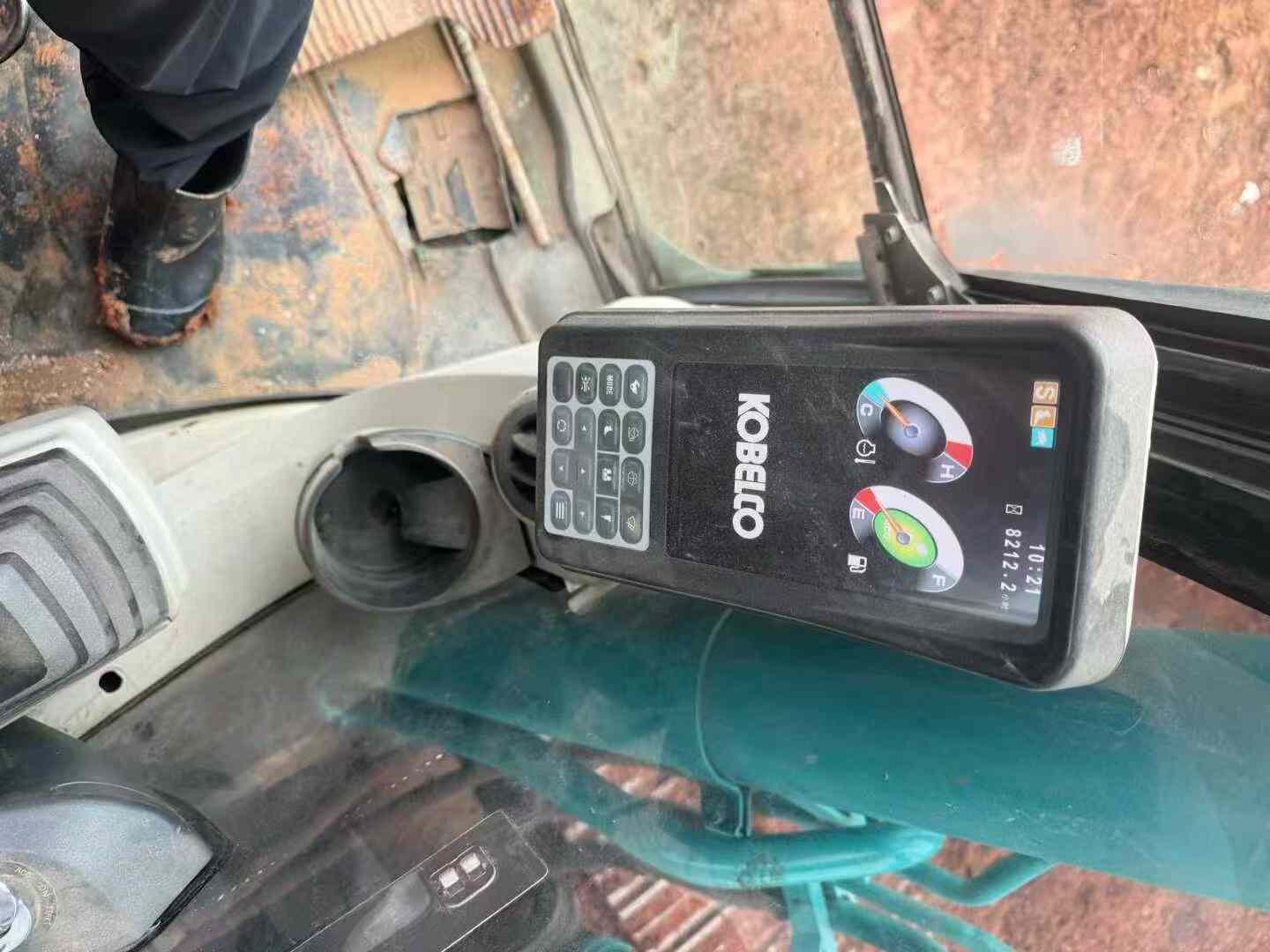 Buy Kobelco SK200-10 Used Excavator / 1