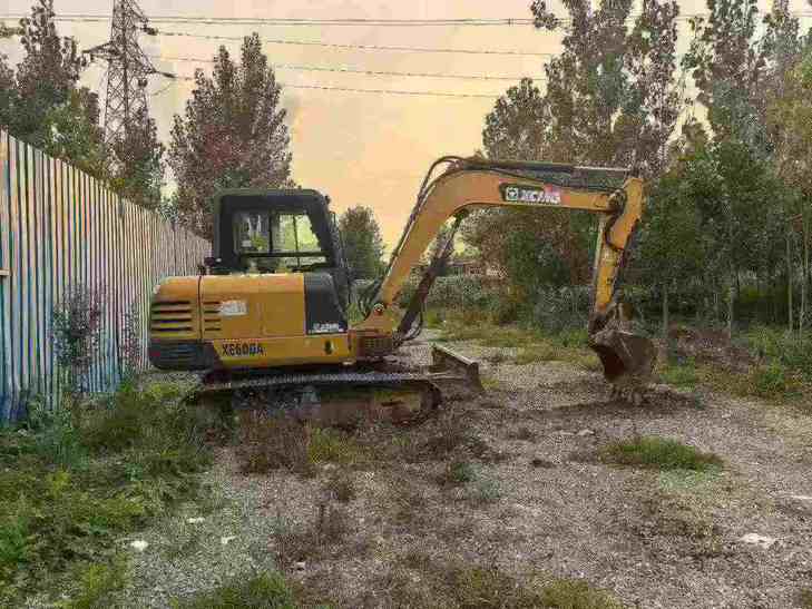 Buy XCMG XE60 Used Excavator / 1