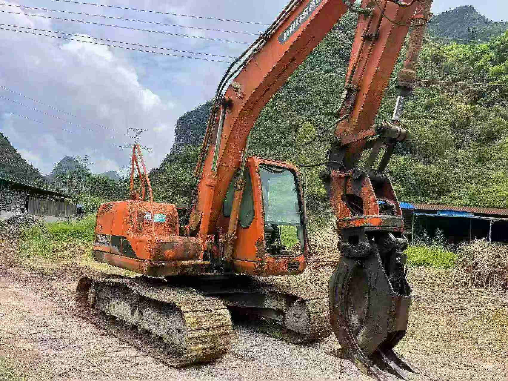 Buy Doosan DH150 Used Excavator / 1