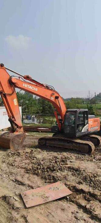Buy Hitachi ZH200-5B Used Excavator / 1