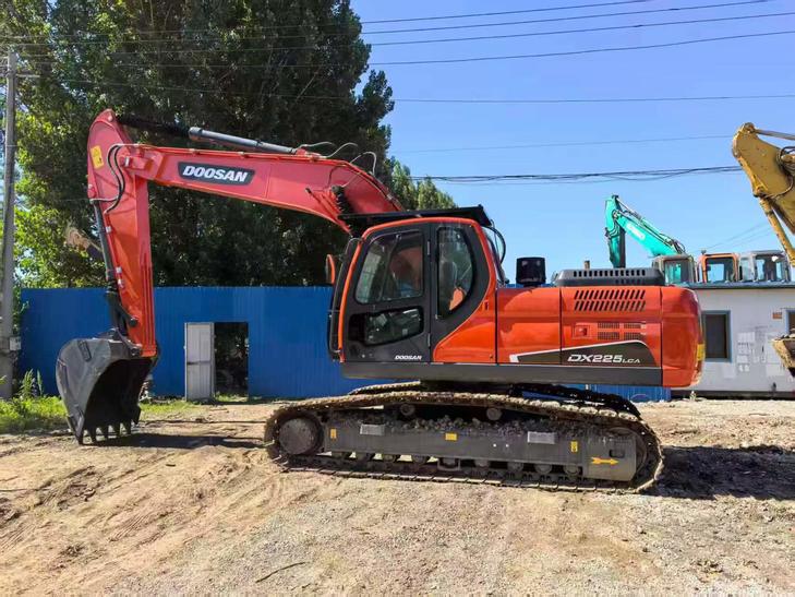 Buy Doosan DX225LCA Used Excavator / 1