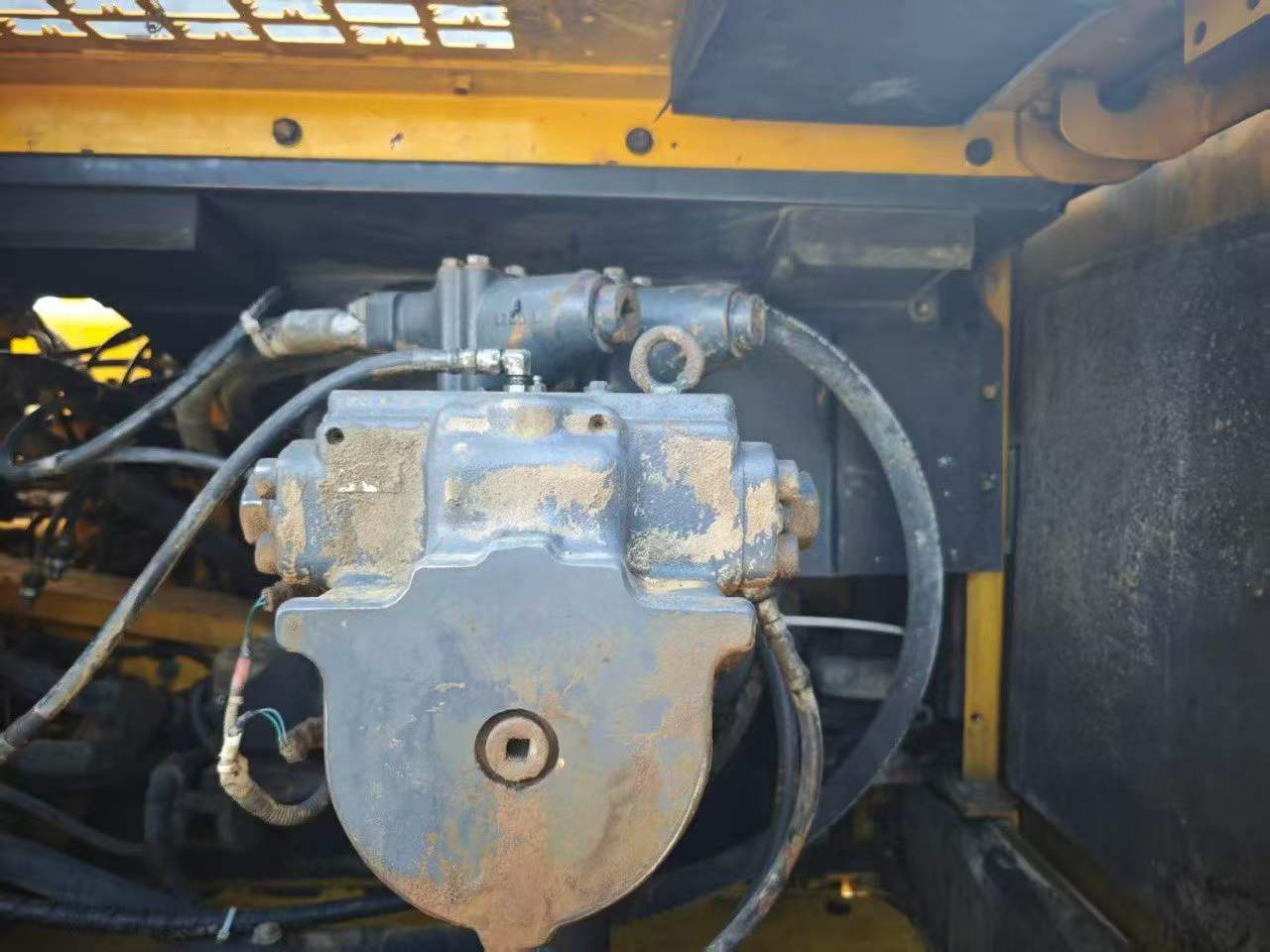 Buy Komatsu PC460LC-8 Used Excavator / 3