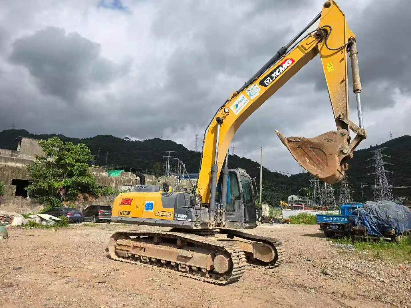Buy XCMG XE270DK Used Excavator / 2 Buy XCMG XE270DK Used Excavator / 2