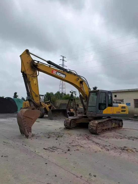 Buy XCMG XE205DA Used Excavator / 1
