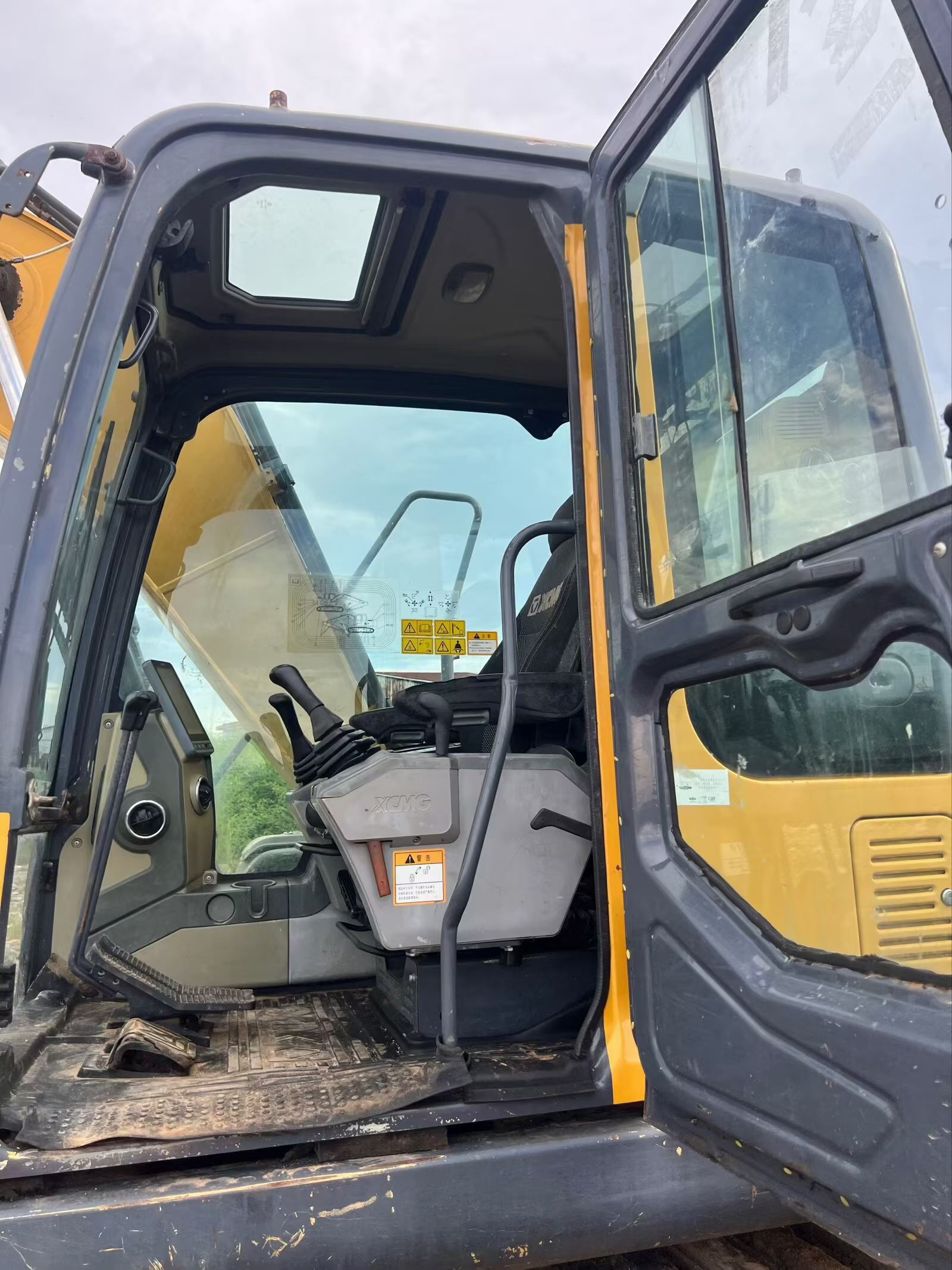 Buy XCMG XE150 Used Excavator / 7