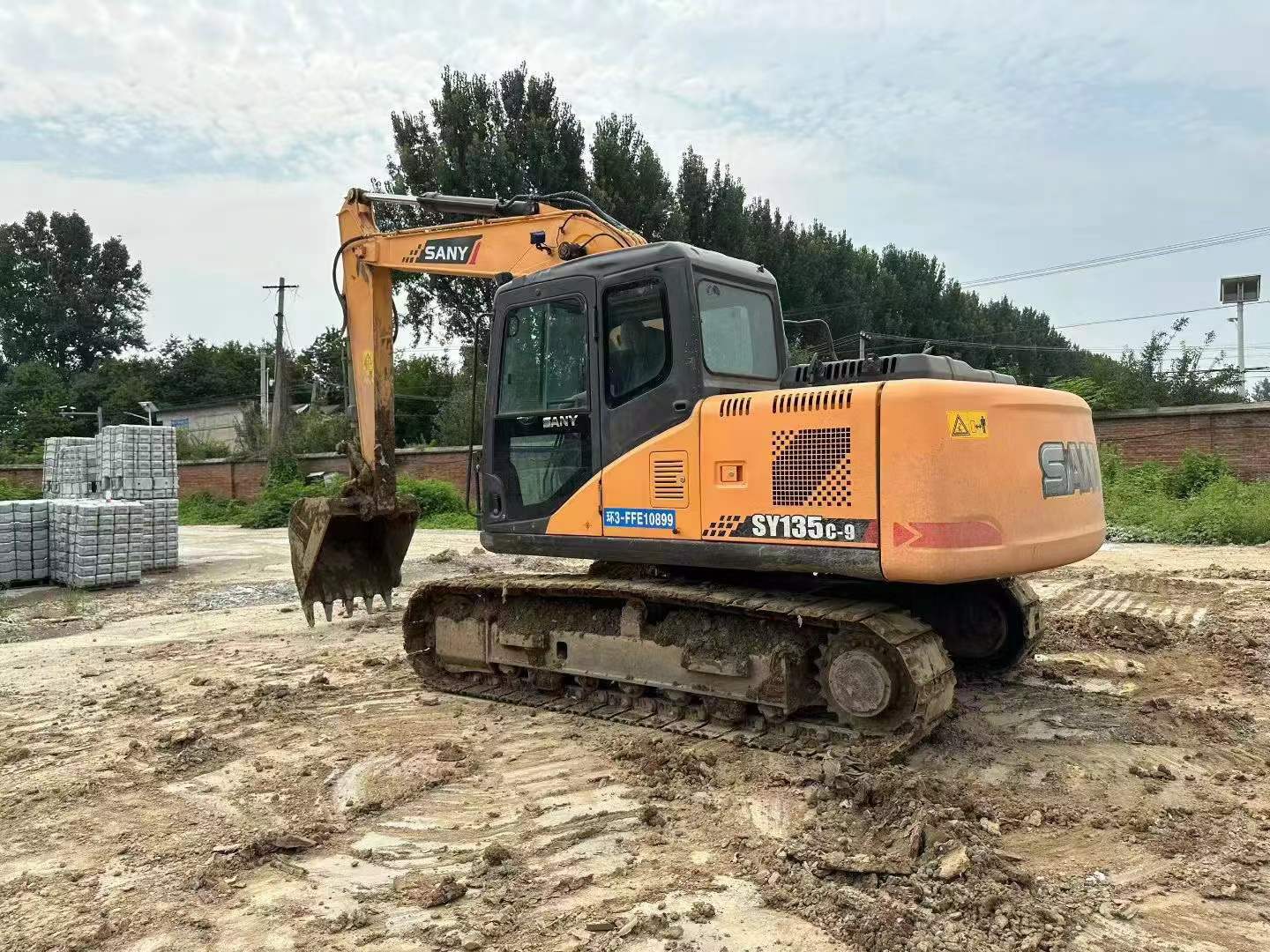 Buy Sany SY135 Used Excavator / 2 Buy Sany SY135 Used Excavator / 2