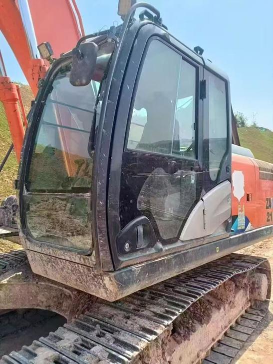 Buy Hitachi ZH200-5A Used Excavator / 1