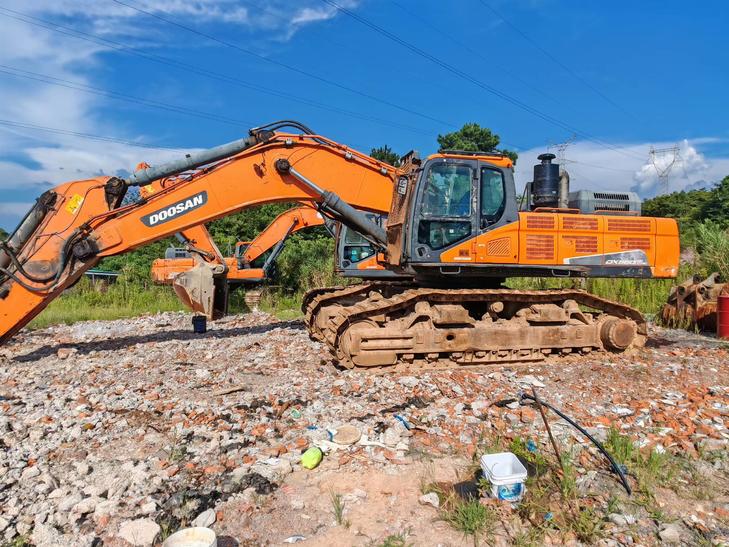 Buy Doosan DH200-3 Used Excavator / 1