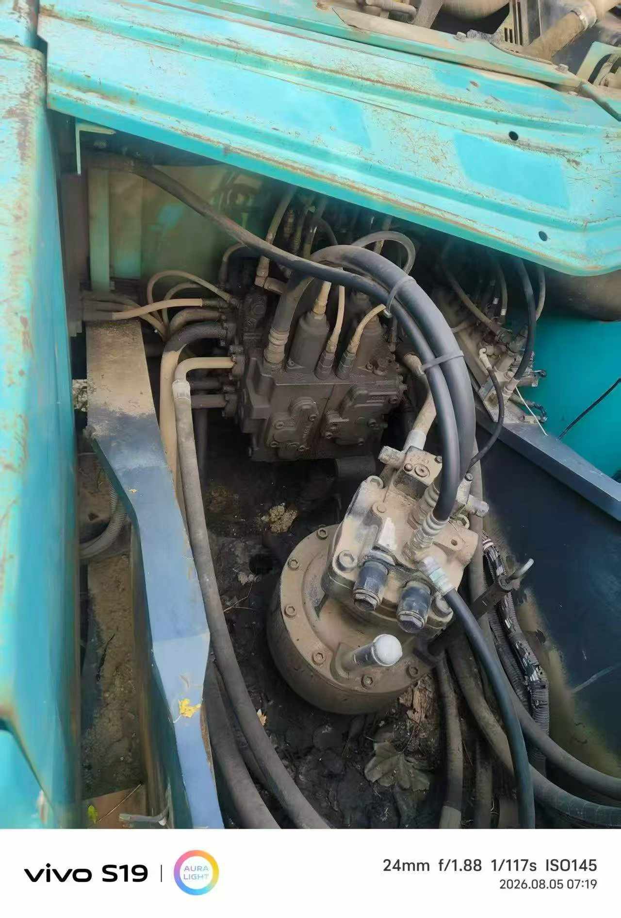 Buy Kobelco SK200 Used Excavator / 6 Buy Kobelco SK200 Used Excavator / 6