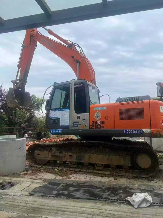 Buy Hitachi ZX200-3G Used Excavator / 1