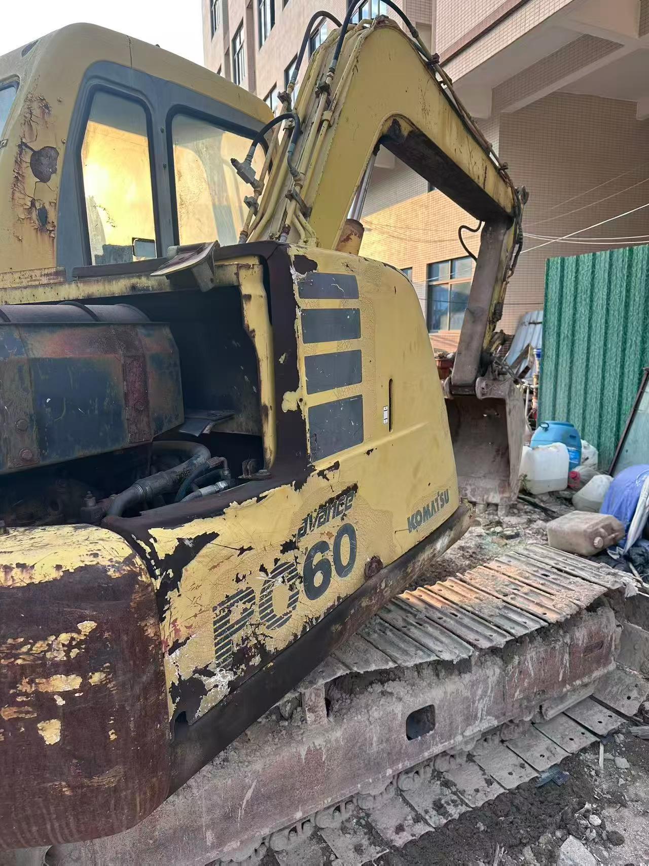 Buy Komatsu PC60-7 Used Excavator / 1