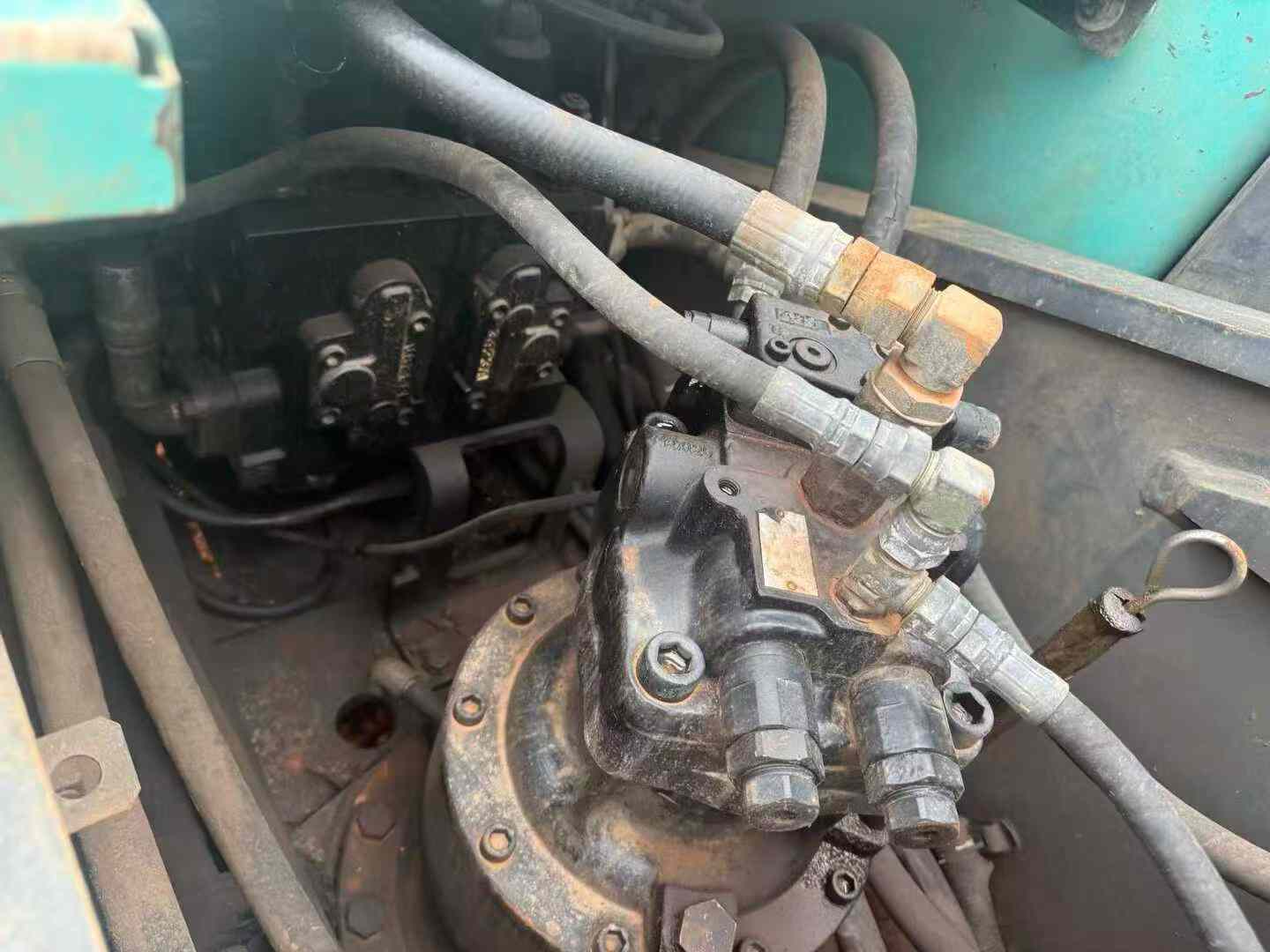 Buy Kobelco SK200-10 Used Excavator / 4 Buy Kobelco SK200-10 Used Excavator / 4