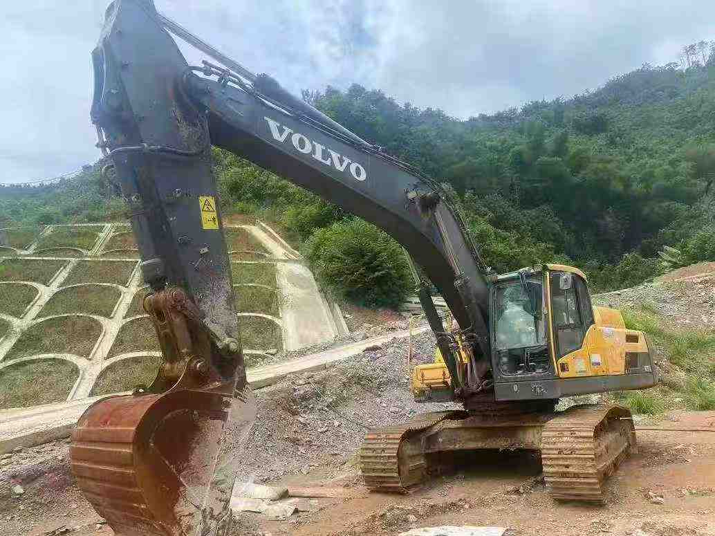 Buy Volvo L350F Used Excavator / 1