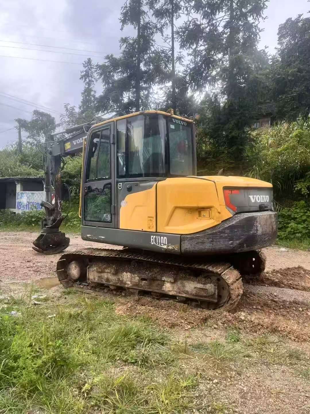 شراء حفارة Volvo EC80D مستعملة / 3