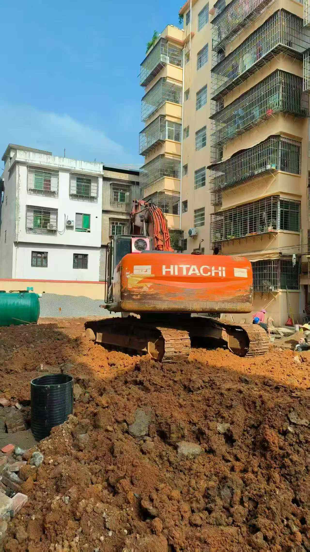 Compre Escavadeira Hitachi ZX200-3 Usada / 4