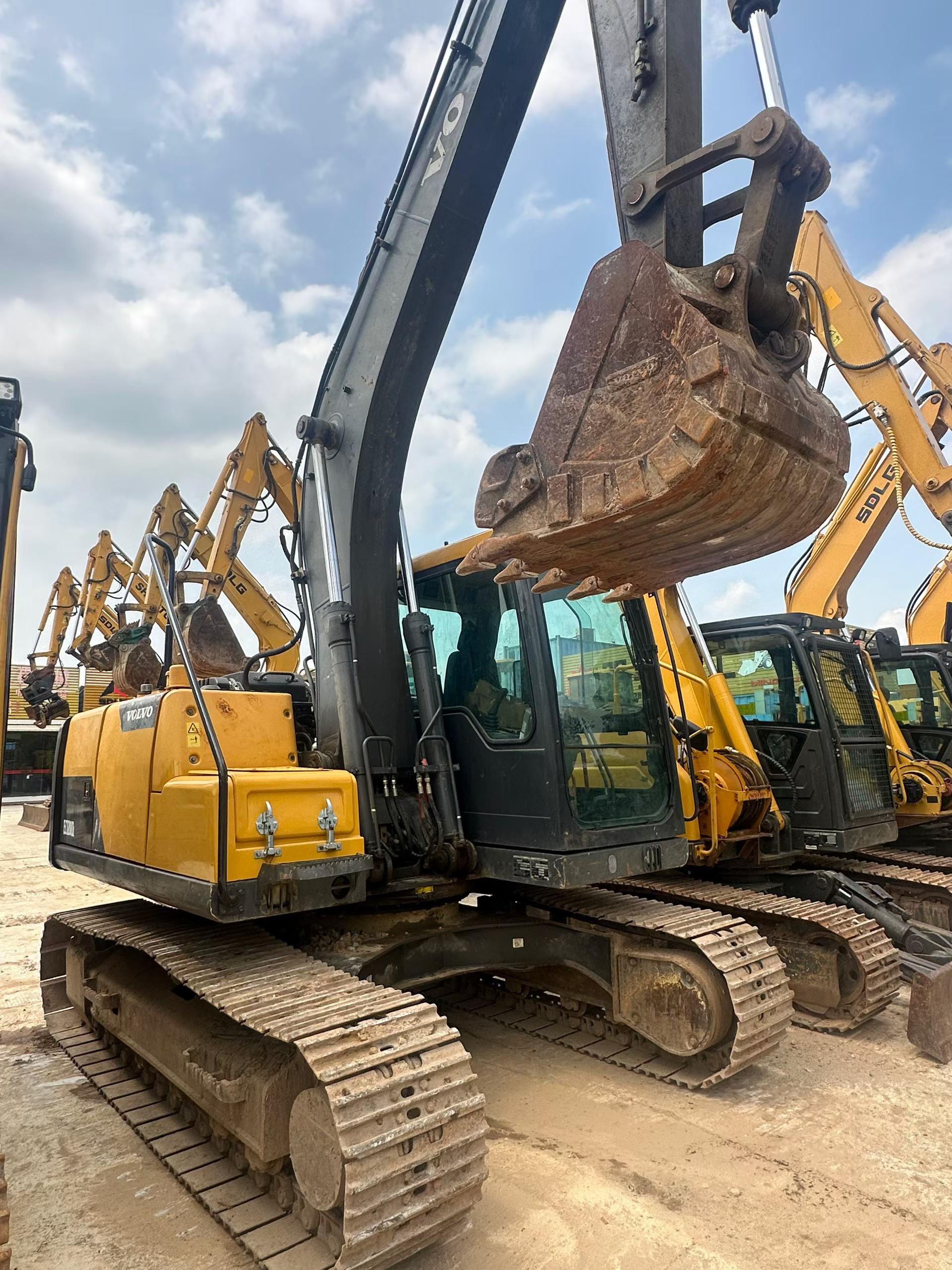 Купить Volvo L120E Подержанный Экскаватор