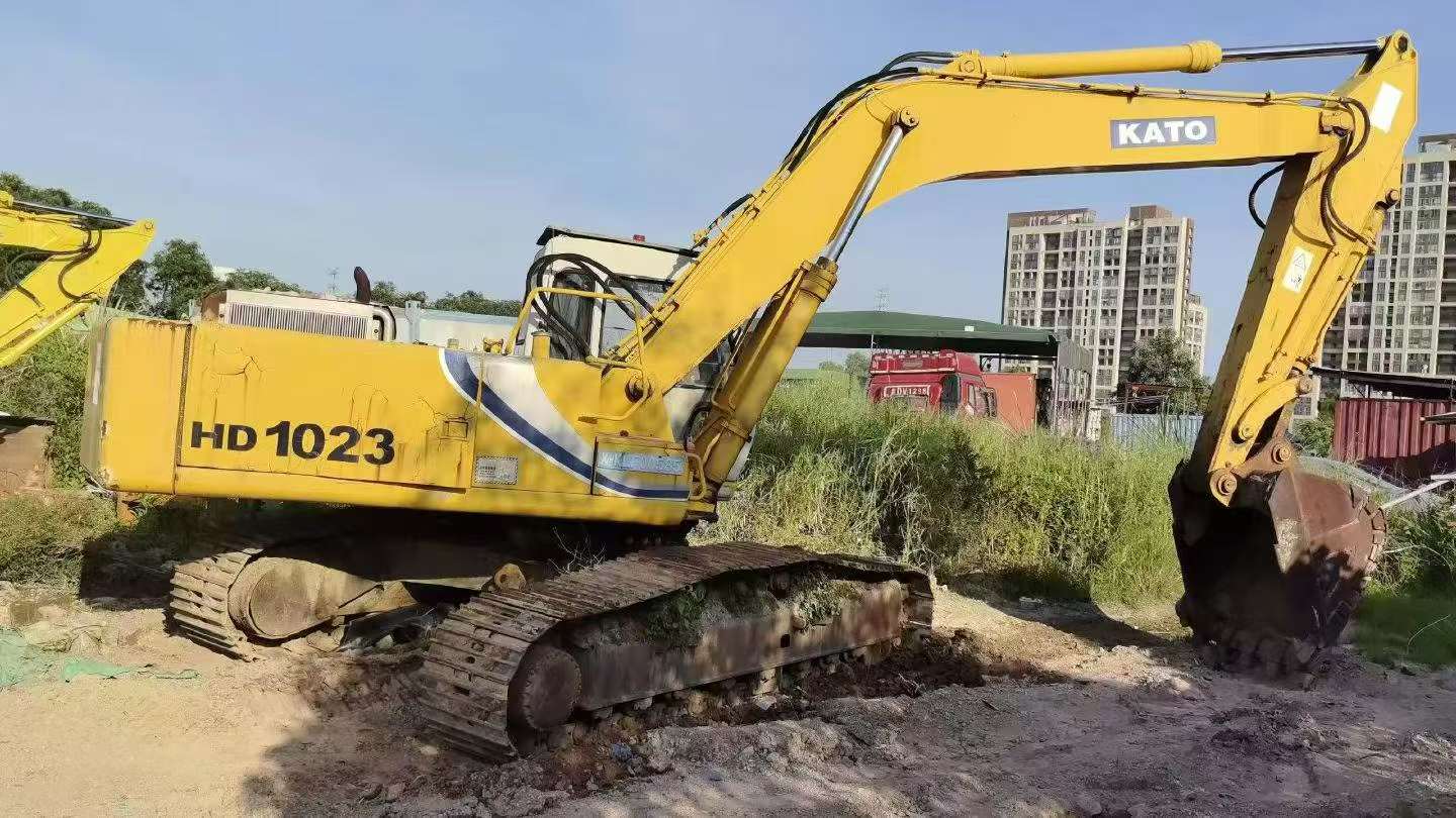 Buy Kato HD1023-LC Used Excavator