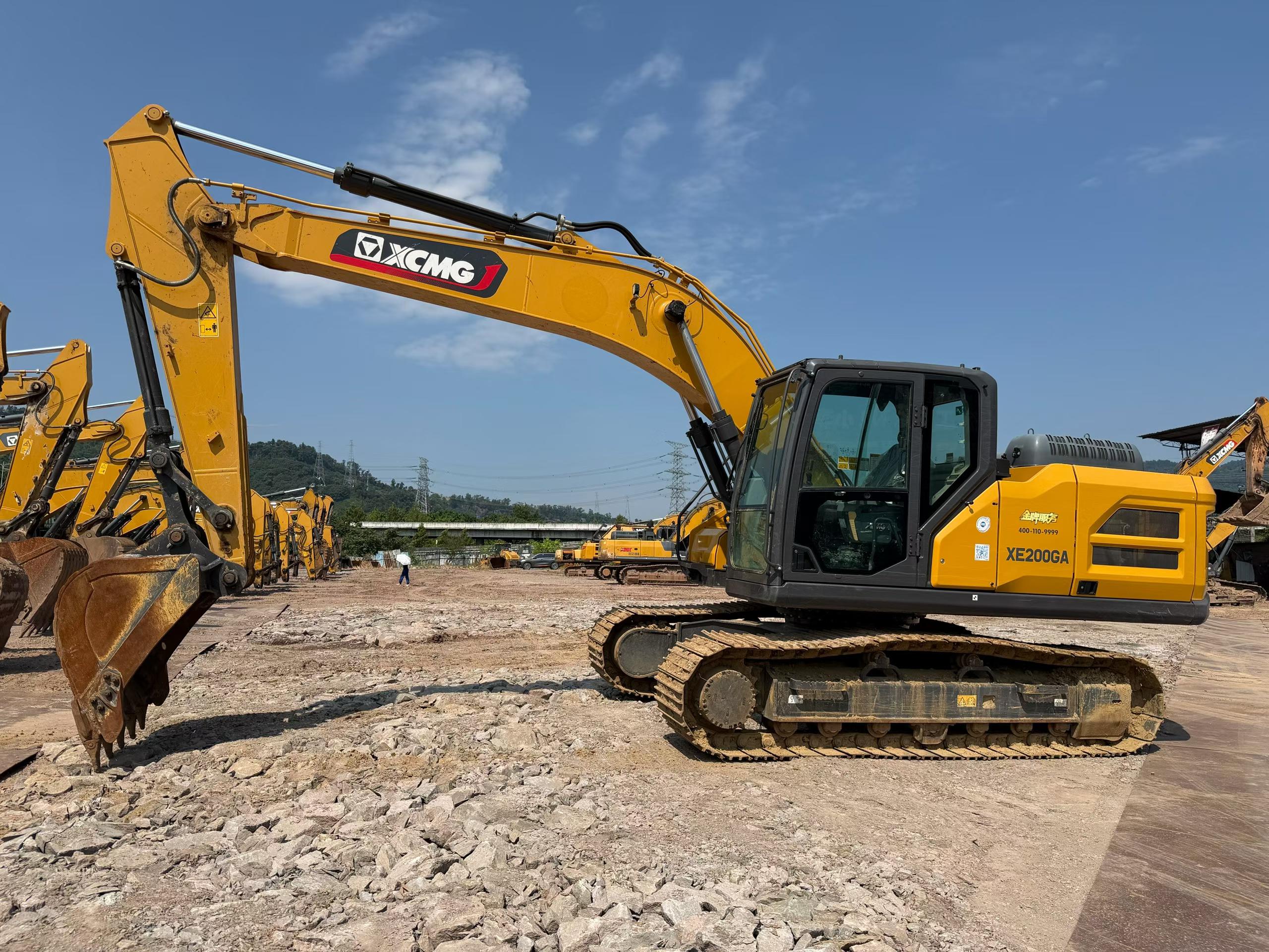 Compre Escavadeira XCMG XE245D Usada / 2 Compre Escavadeira XCMG XE245D Usada / 2