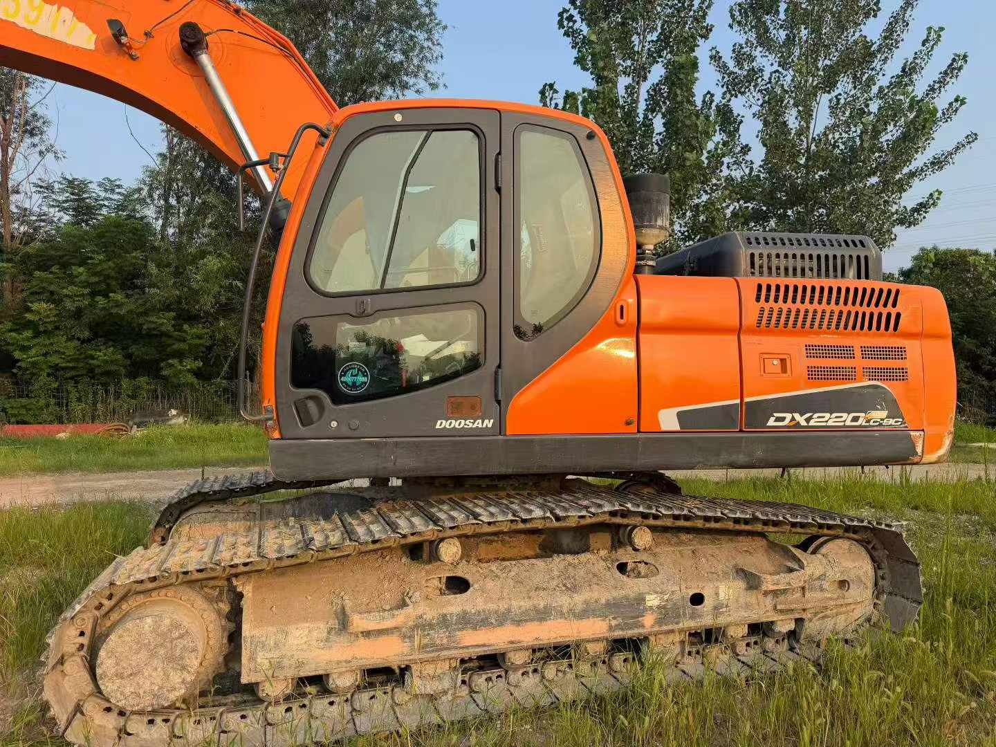 Купить Подержанный Экскаватор Doosan DH220-3 / 2 Купить Подержанный Экскаватор Doosan DH220-3 / 2