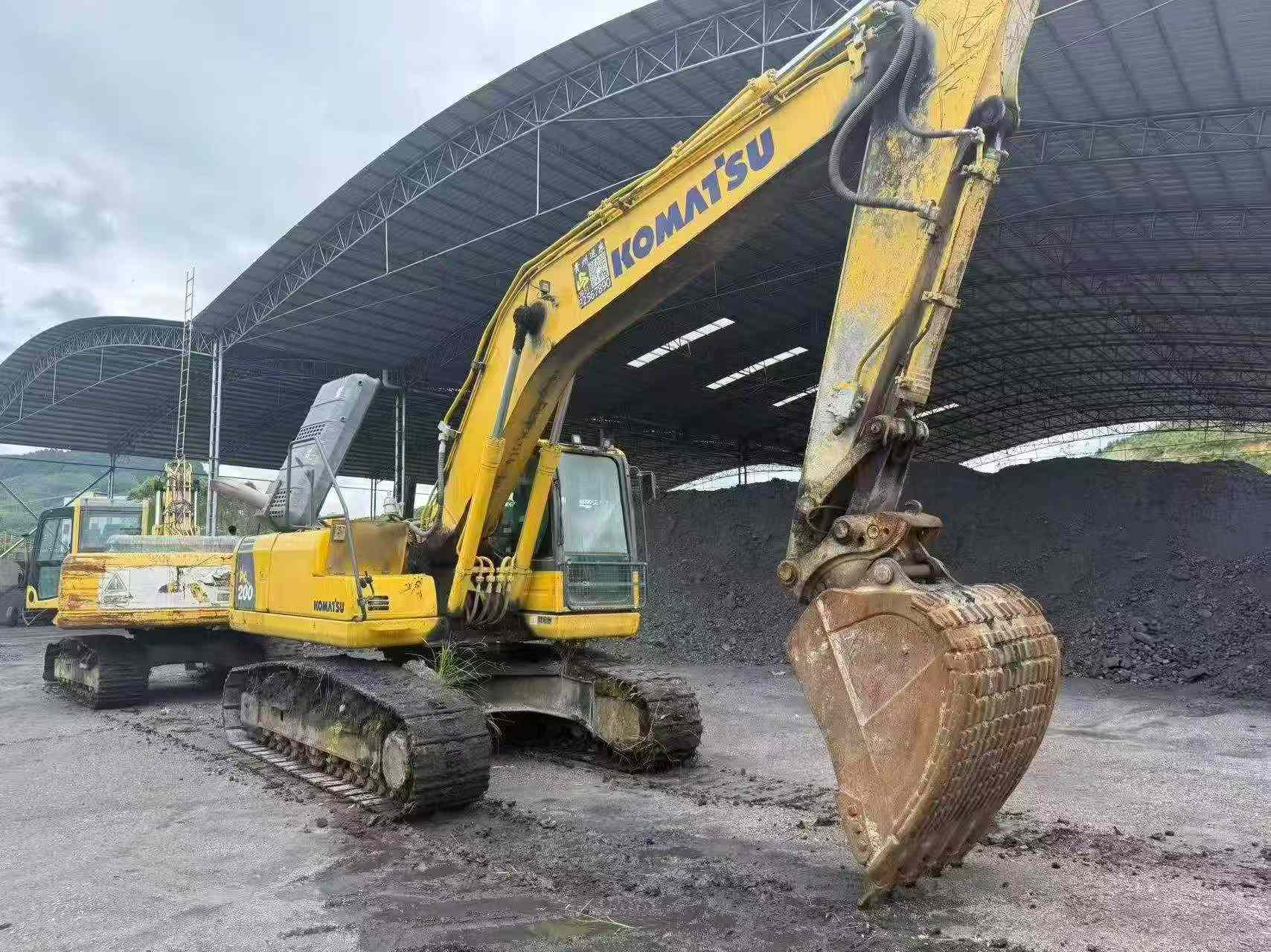 Comprar Komatsu PC200-8 Usado Escavadeira