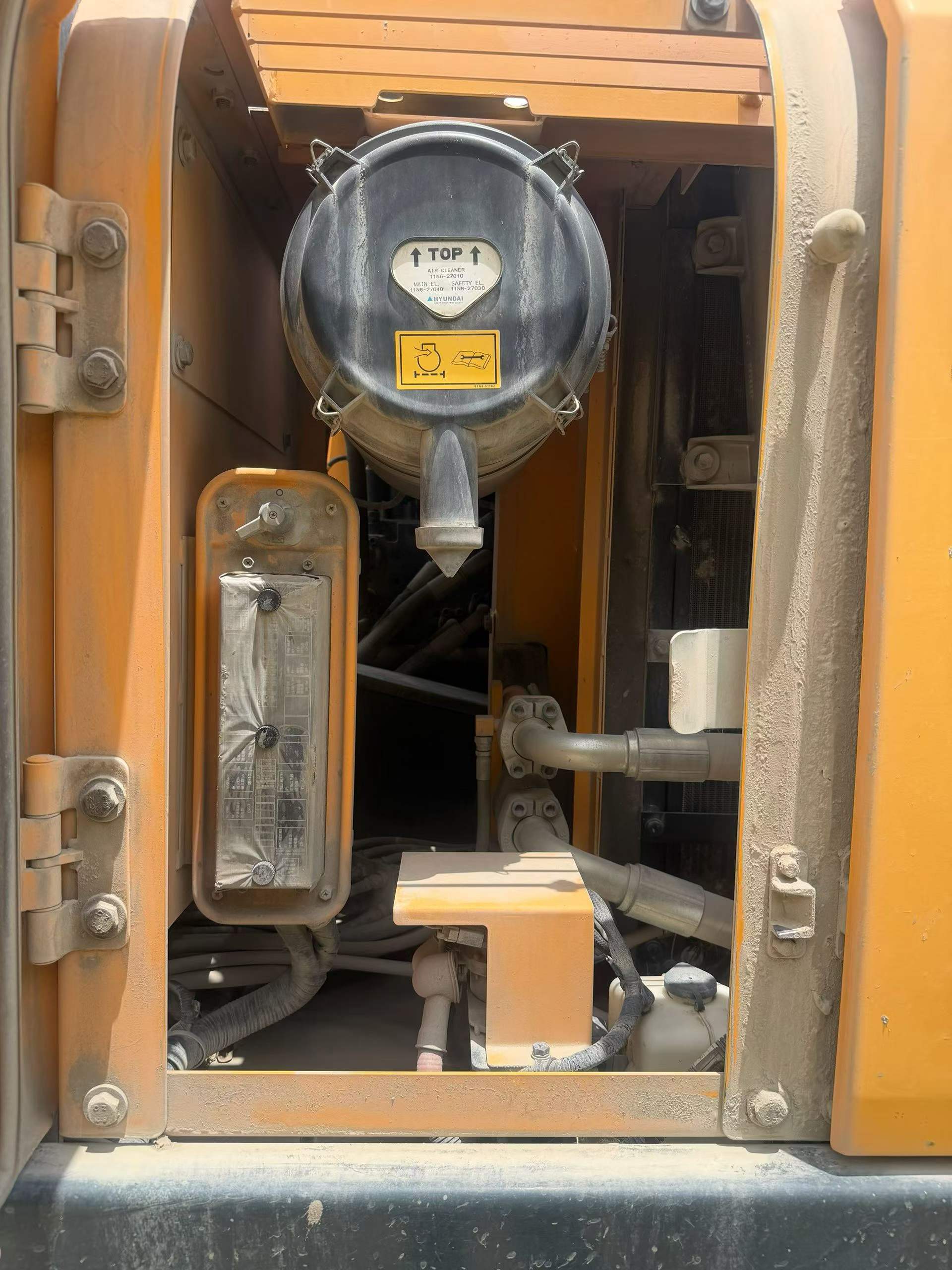 شراء حفارة Hyundai R205VS مستعملة / 9