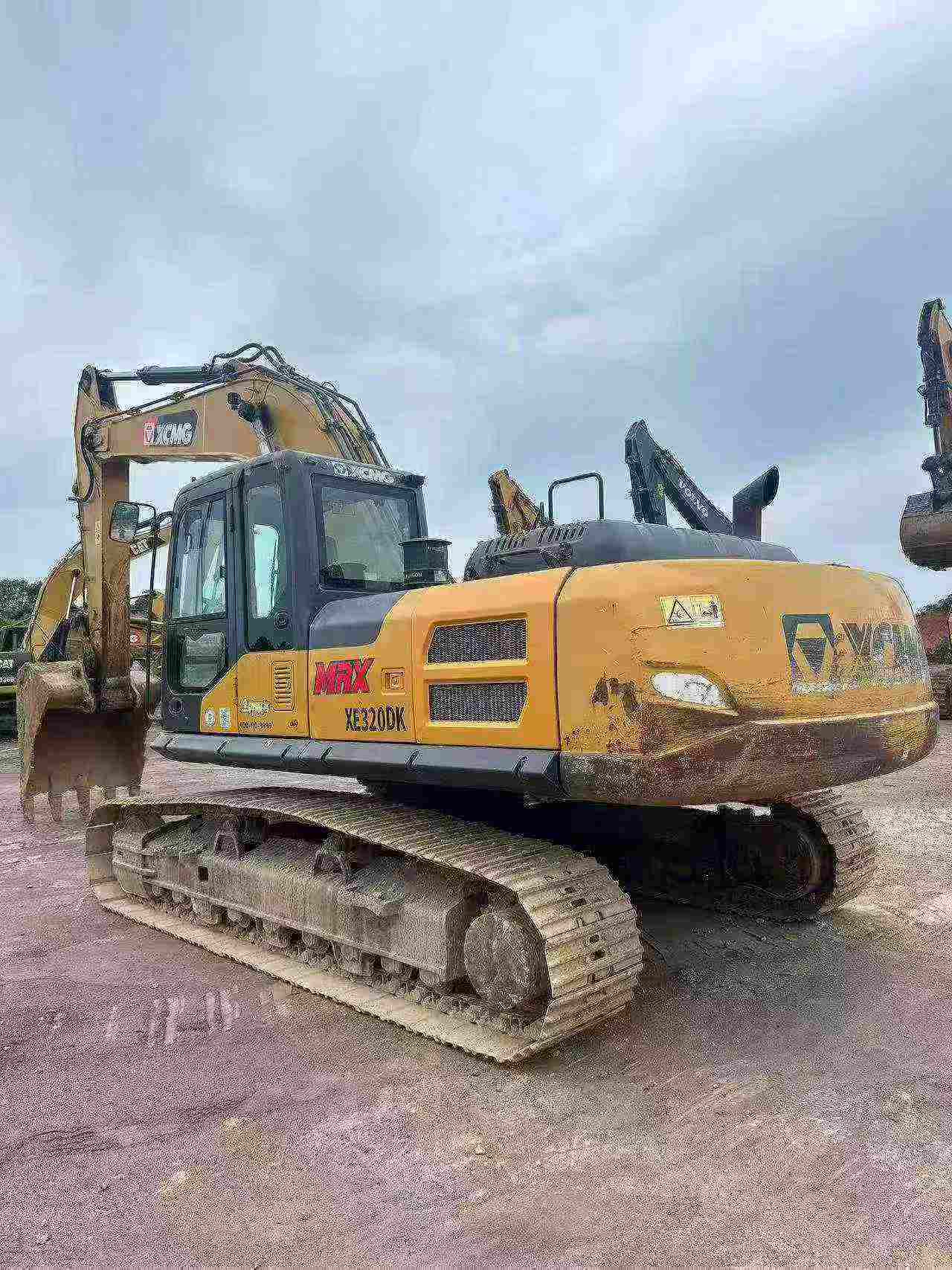 شراء حفارة XCMG XE270DK مستعملة / 3