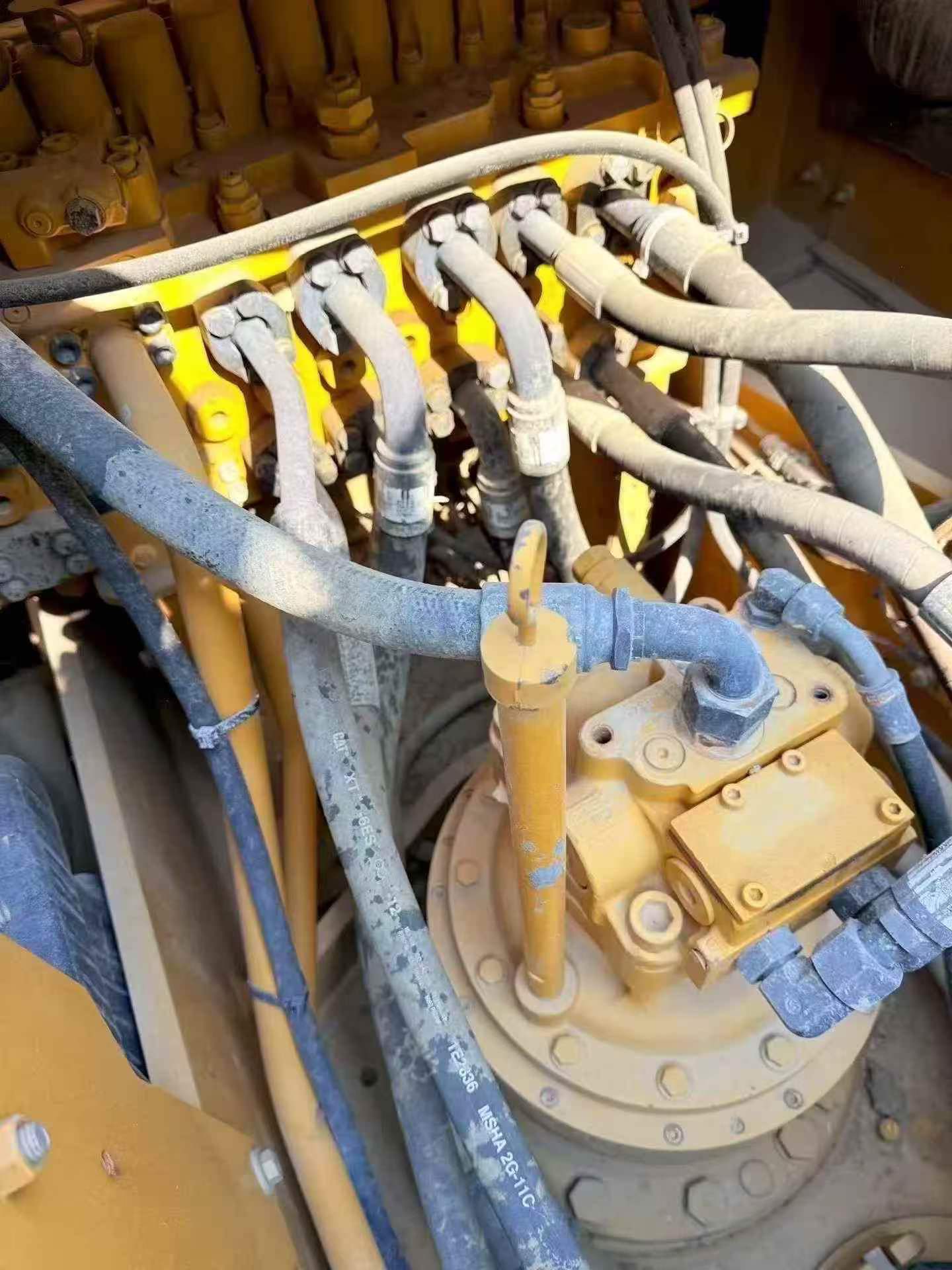 شراء حفارة Caterpillar 323 مستعملة / 4