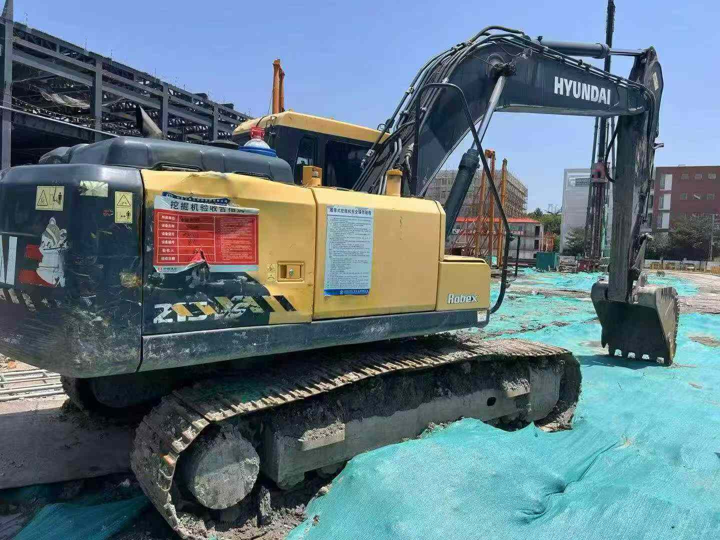 شراء حفارة Hyundai R215-7 مستعملة / 7