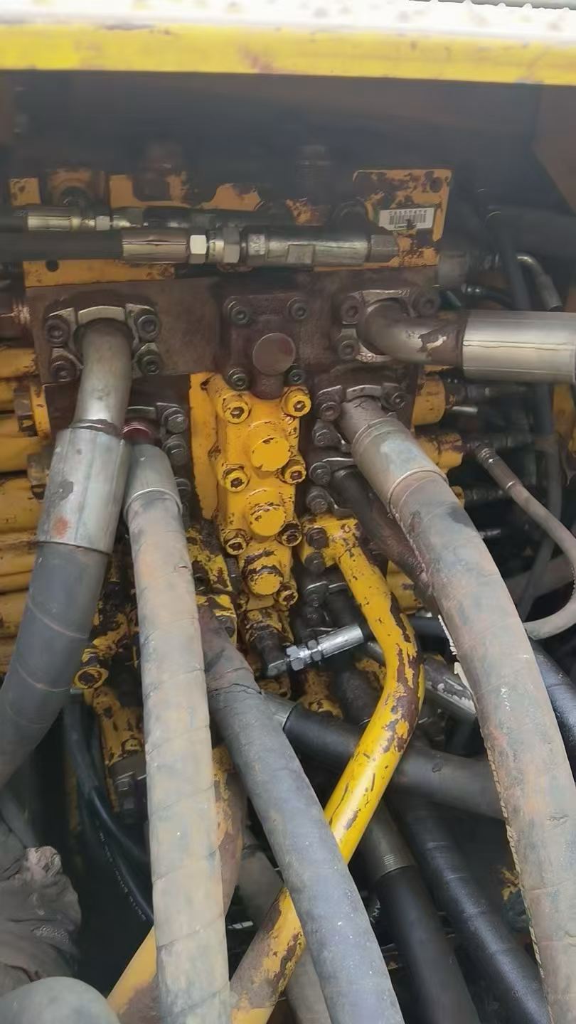Buy Komatsu PC220-8 Used Excavator / 3 Buy Komatsu PC220-8 Used Excavator / 3